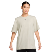 Nike Essential Womens Tee