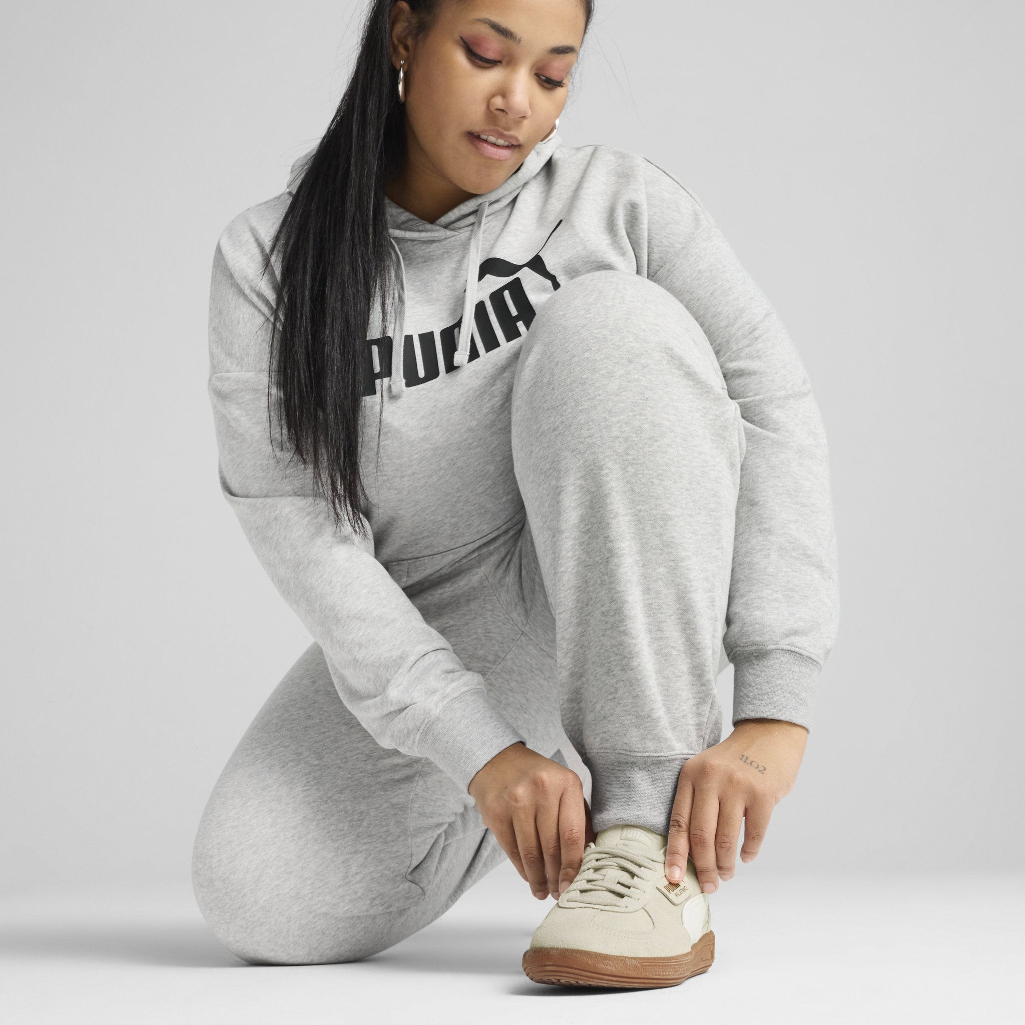 PUMA Essentials No.1 Logo Comfort Womens Sweatpants