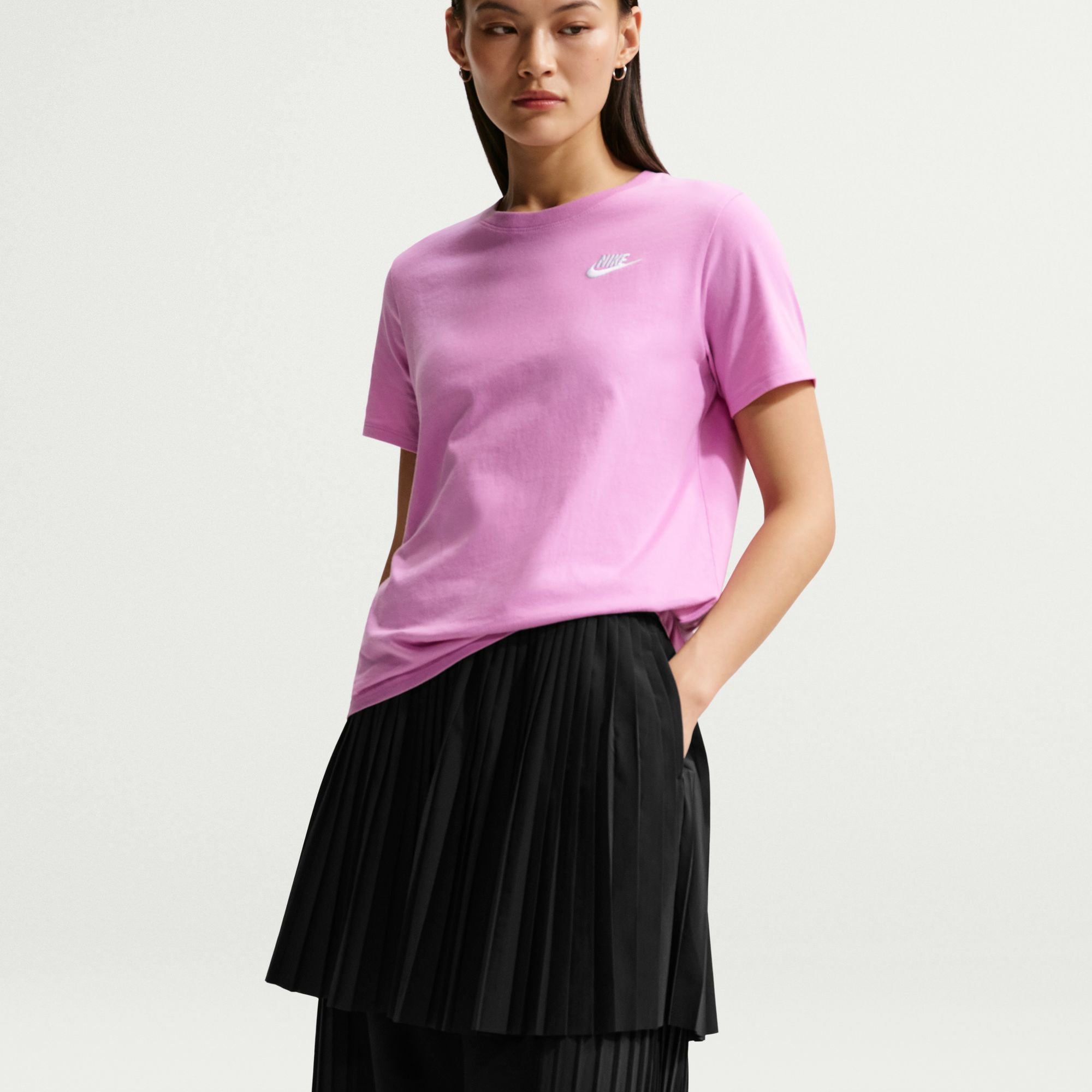 Nike Sportswear Club Essentials Womens Tee