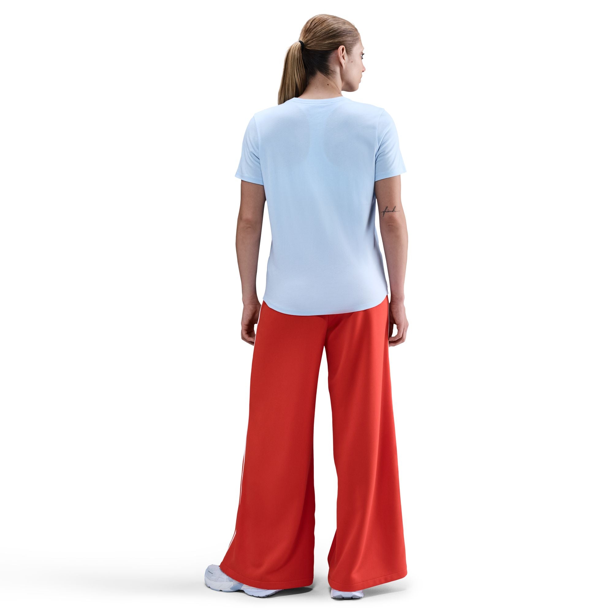 Nike Club Essentials Womens Tee