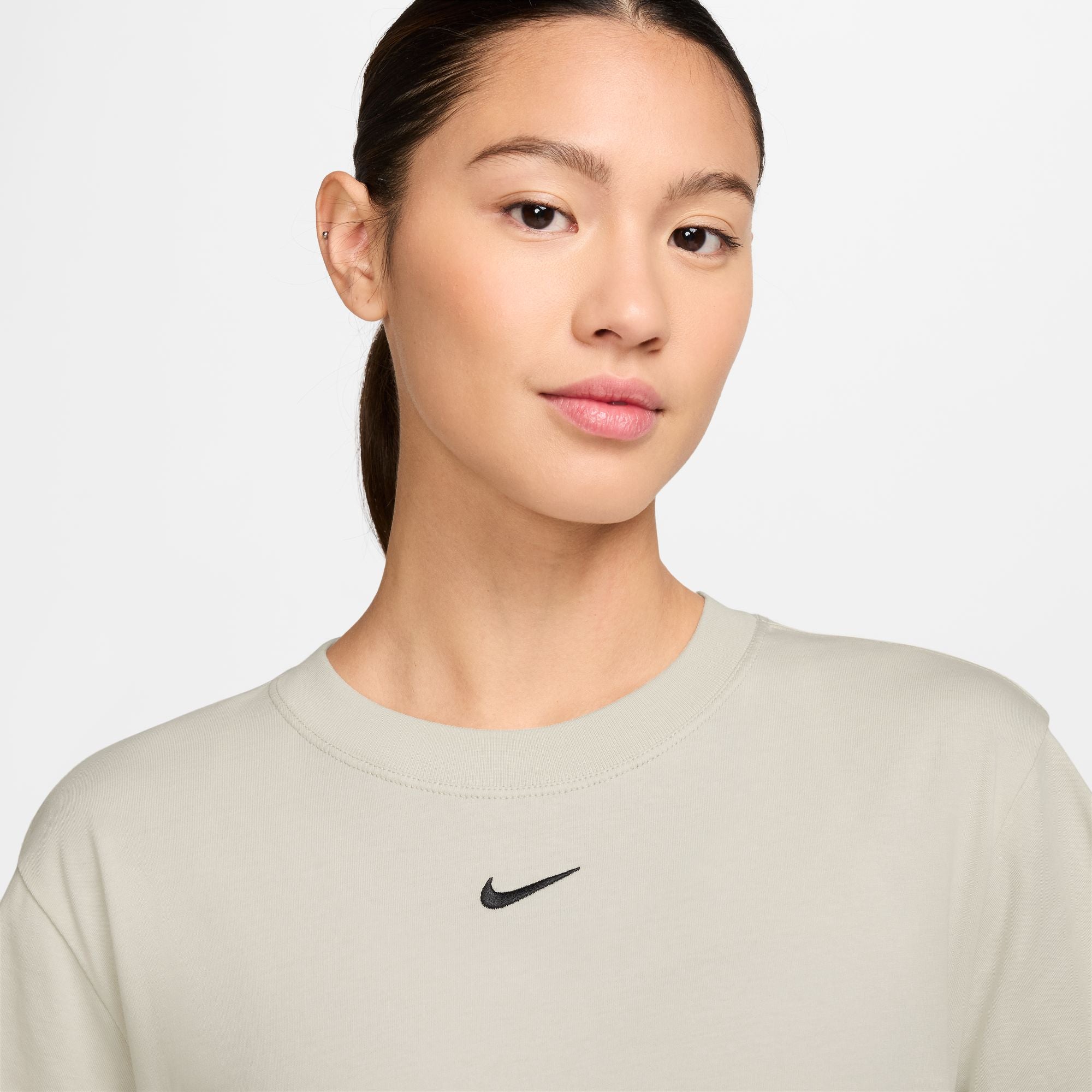 Nike Essential Womens Tee