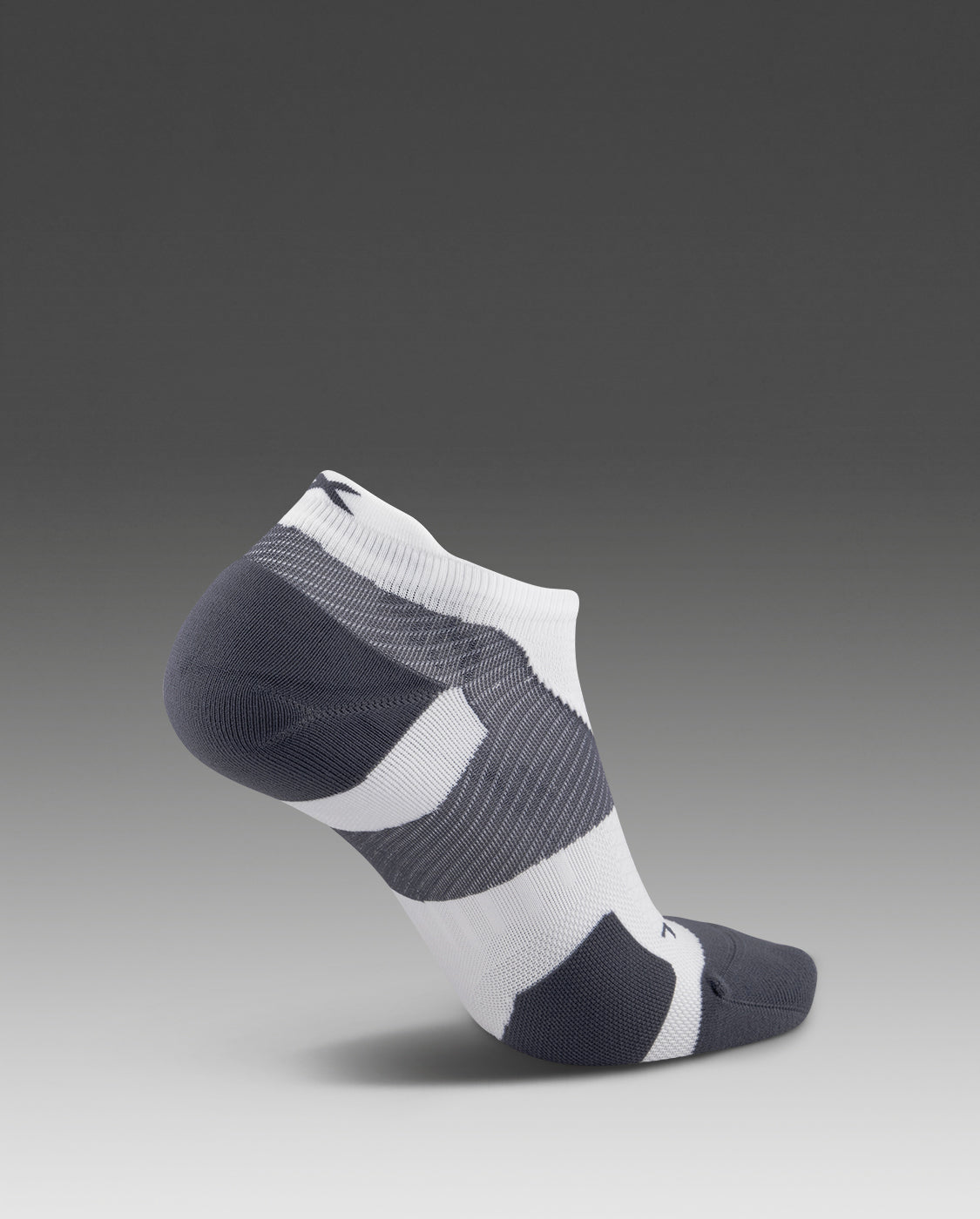 2XU Vectr Light Cushion No Show Socks