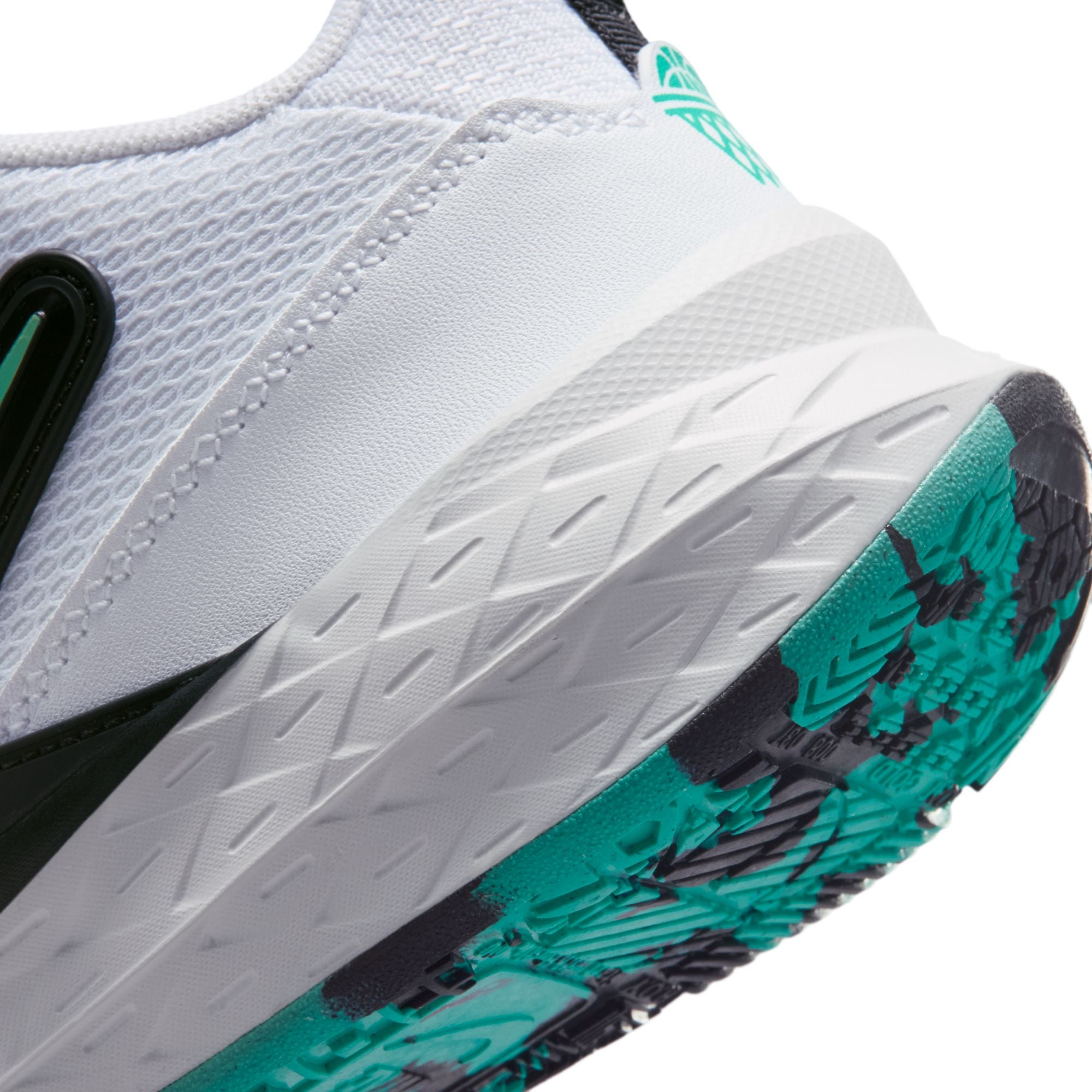 Nike Team Hustle D 12 GS Kids Basketball Shoes