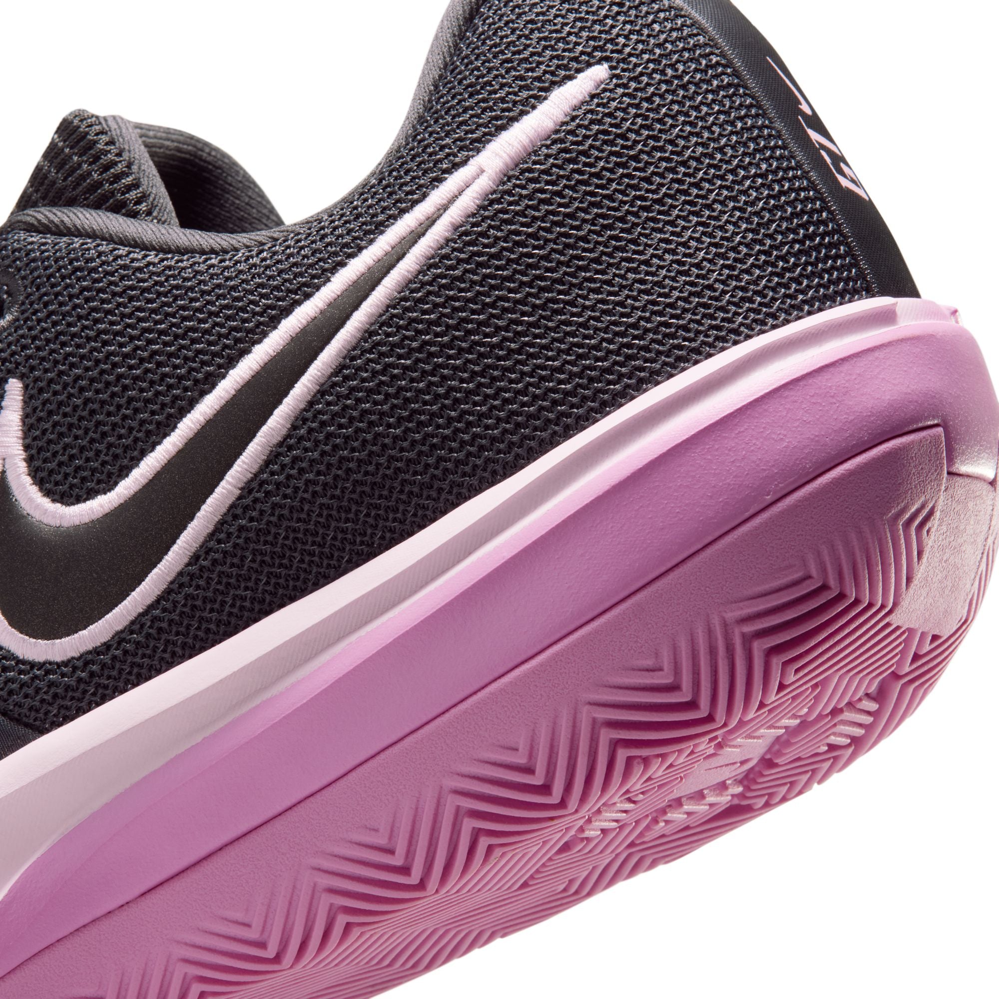 Nike G.T. Cut Academy 2 Mens Basketball Shoes