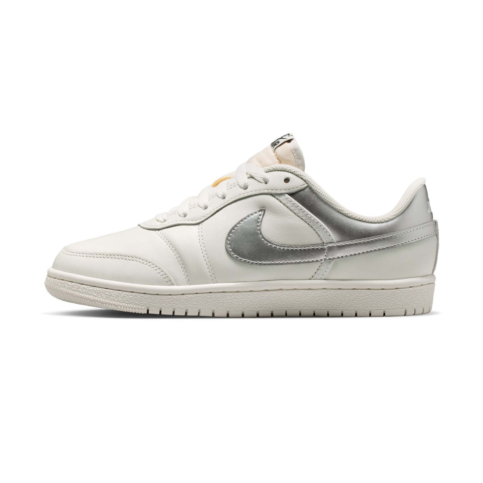 Nike Air Jordan Skyline Low Womens Shoes