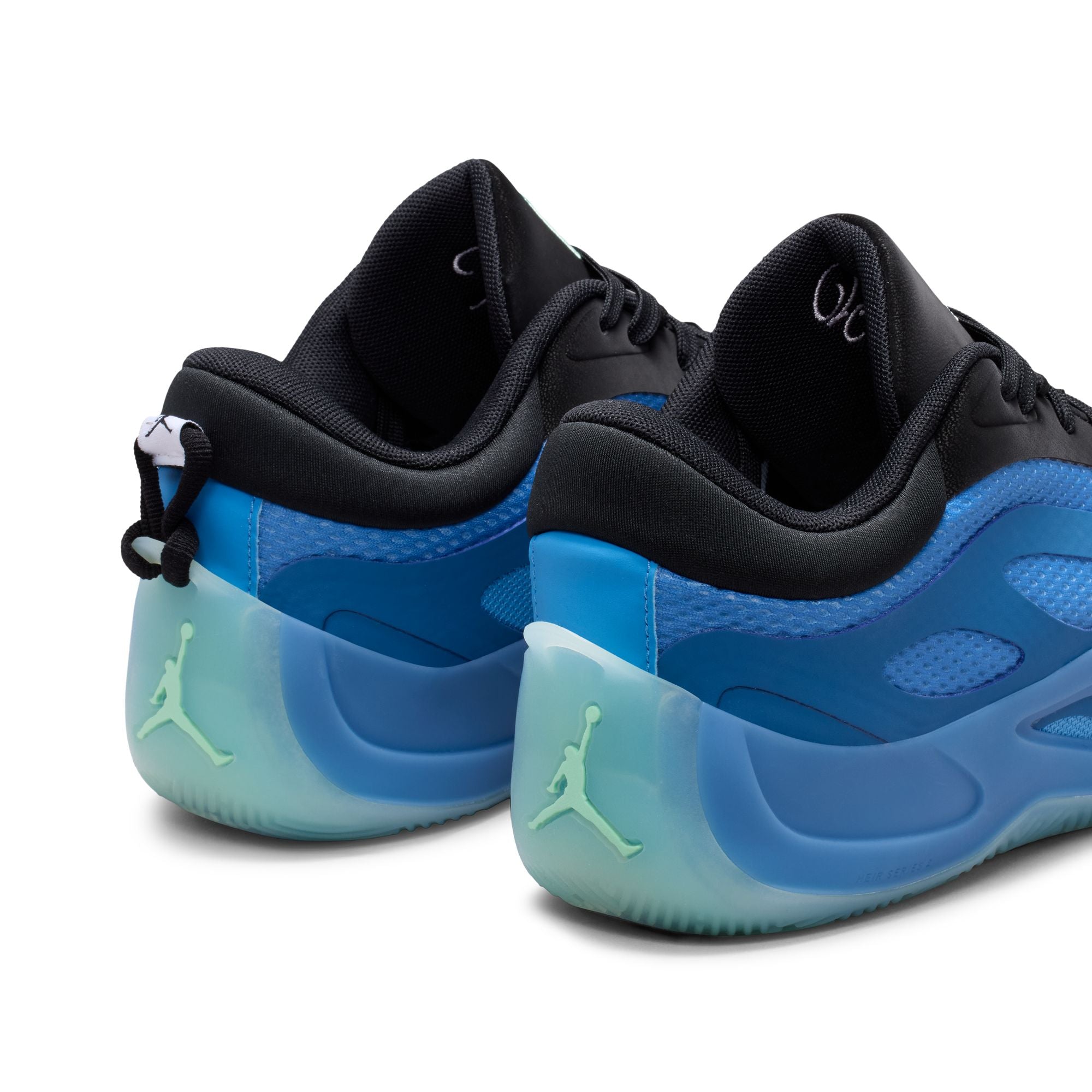 Jordan Heir Series 2 "Cold Front"	Womens Basketball Shoes