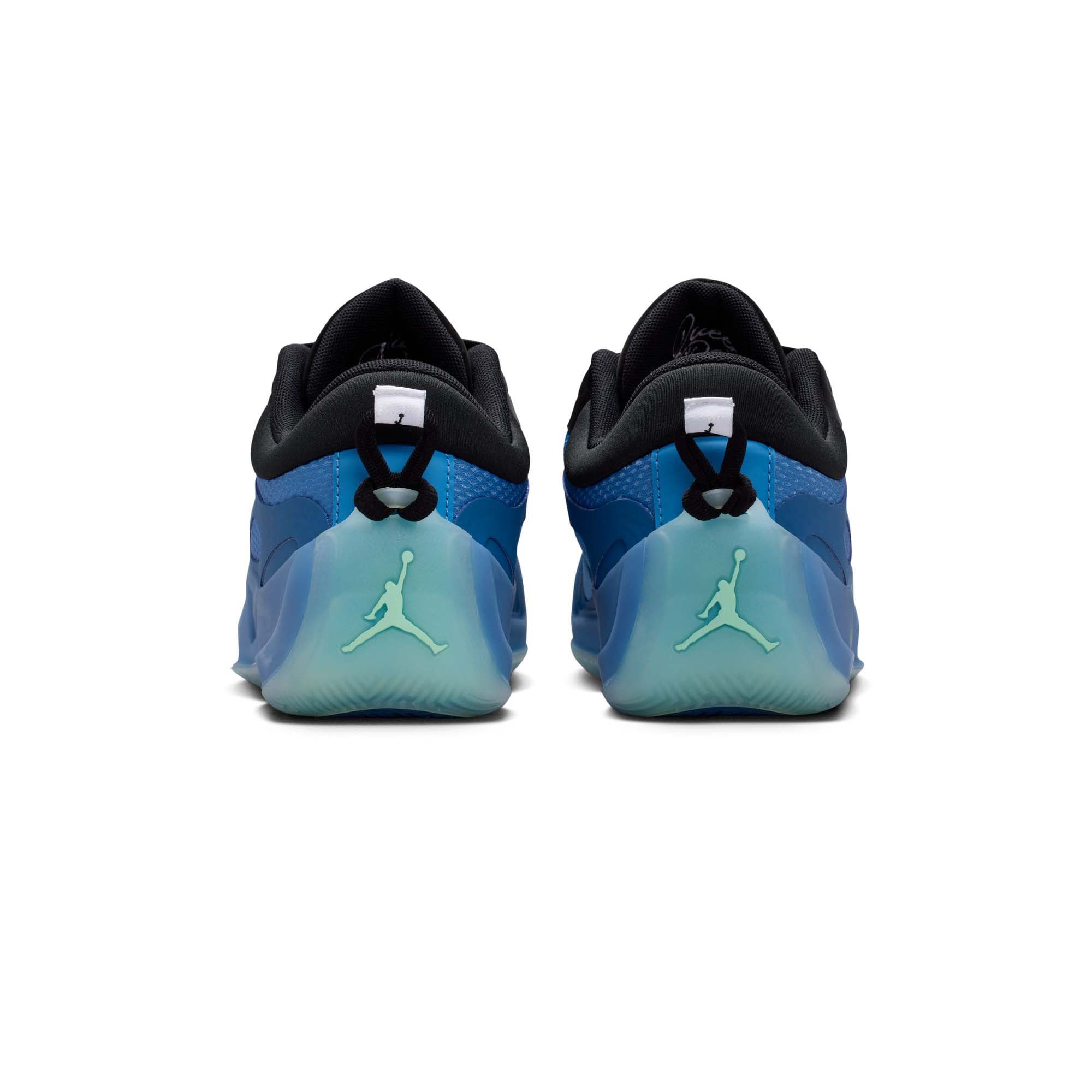 Jordan Heir Series 2 "Cold Front"	Womens Basketball Shoes