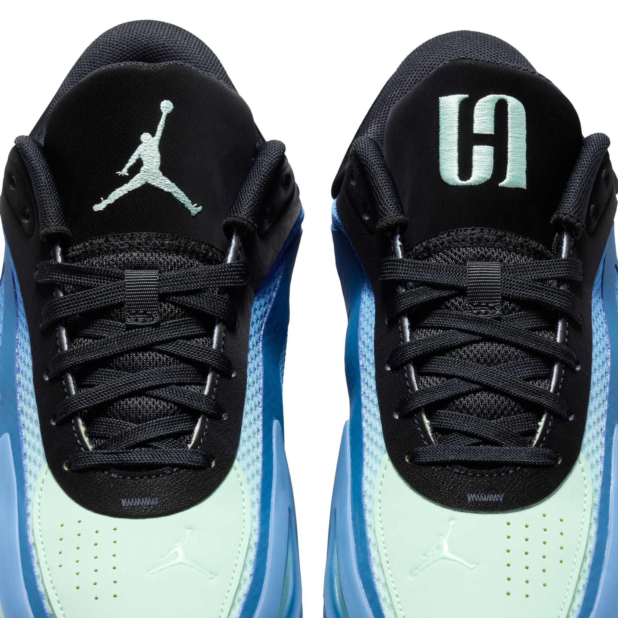 Jordan Heir Series 2 "Cold Front"	Womens Basketball Shoes