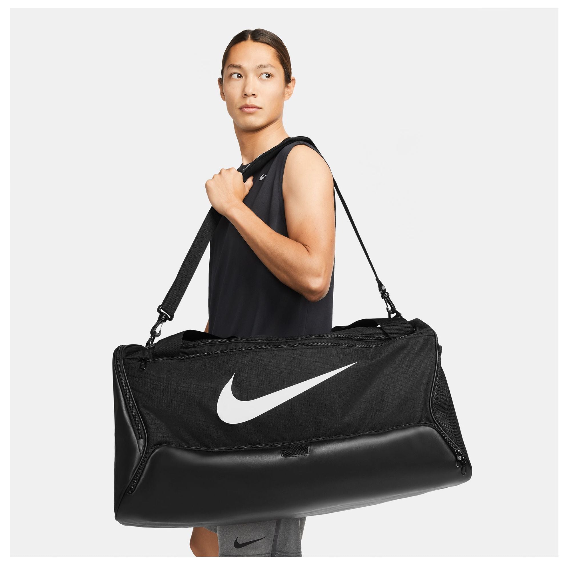 Nike Brasilia 9.5 Large Training Duffle Bag