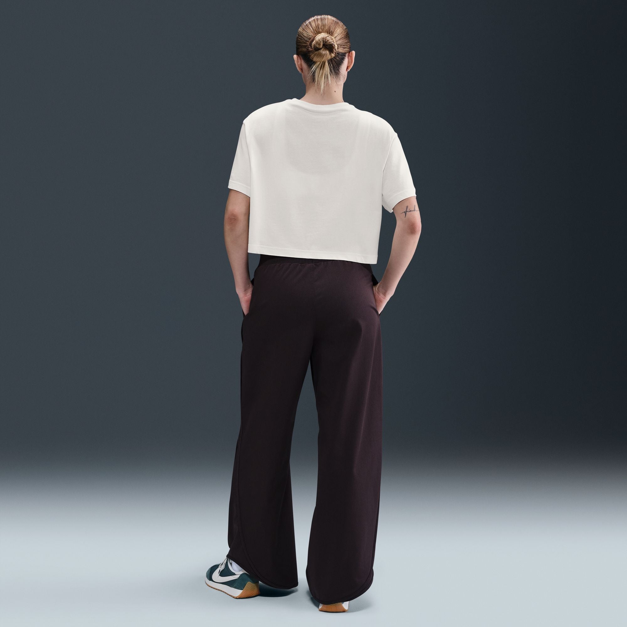 Nike Sportswear Club Crop Womens Short-Sleeve Tee