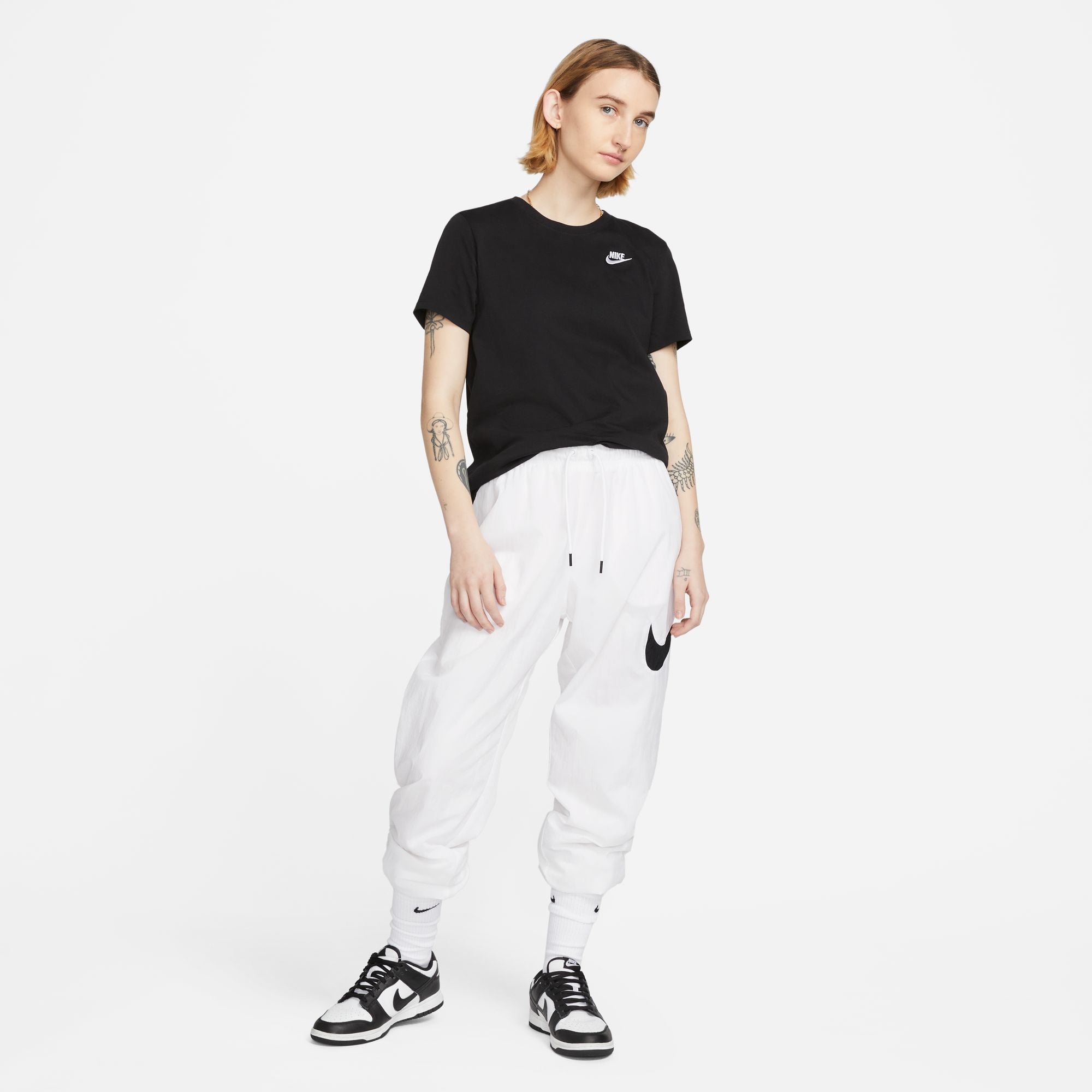 Nike Sportswear Club Essentials Womens Tee