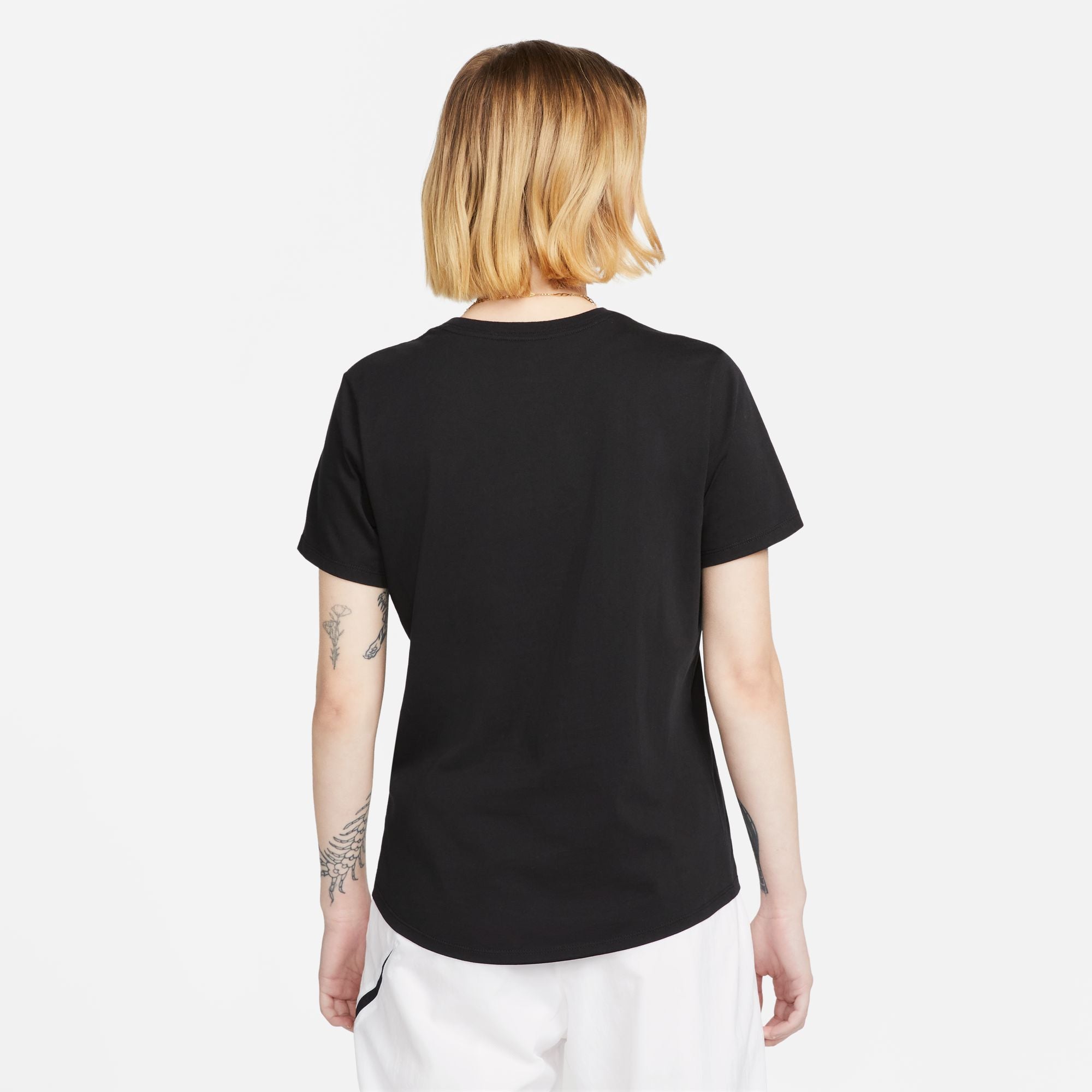 Nike Sportswear Club Essentials Womens Tee