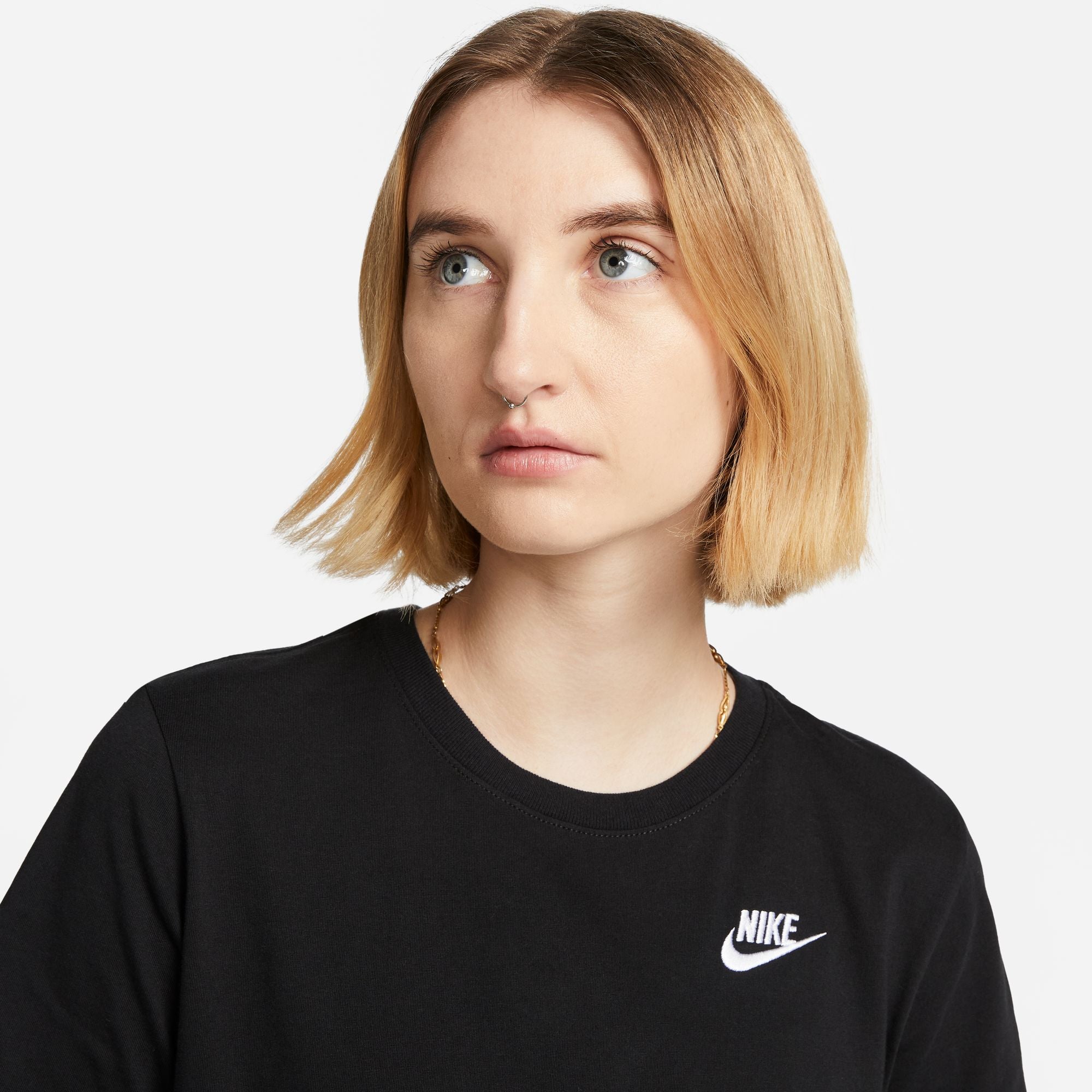 Nike Sportswear Club Essentials Womens Tee