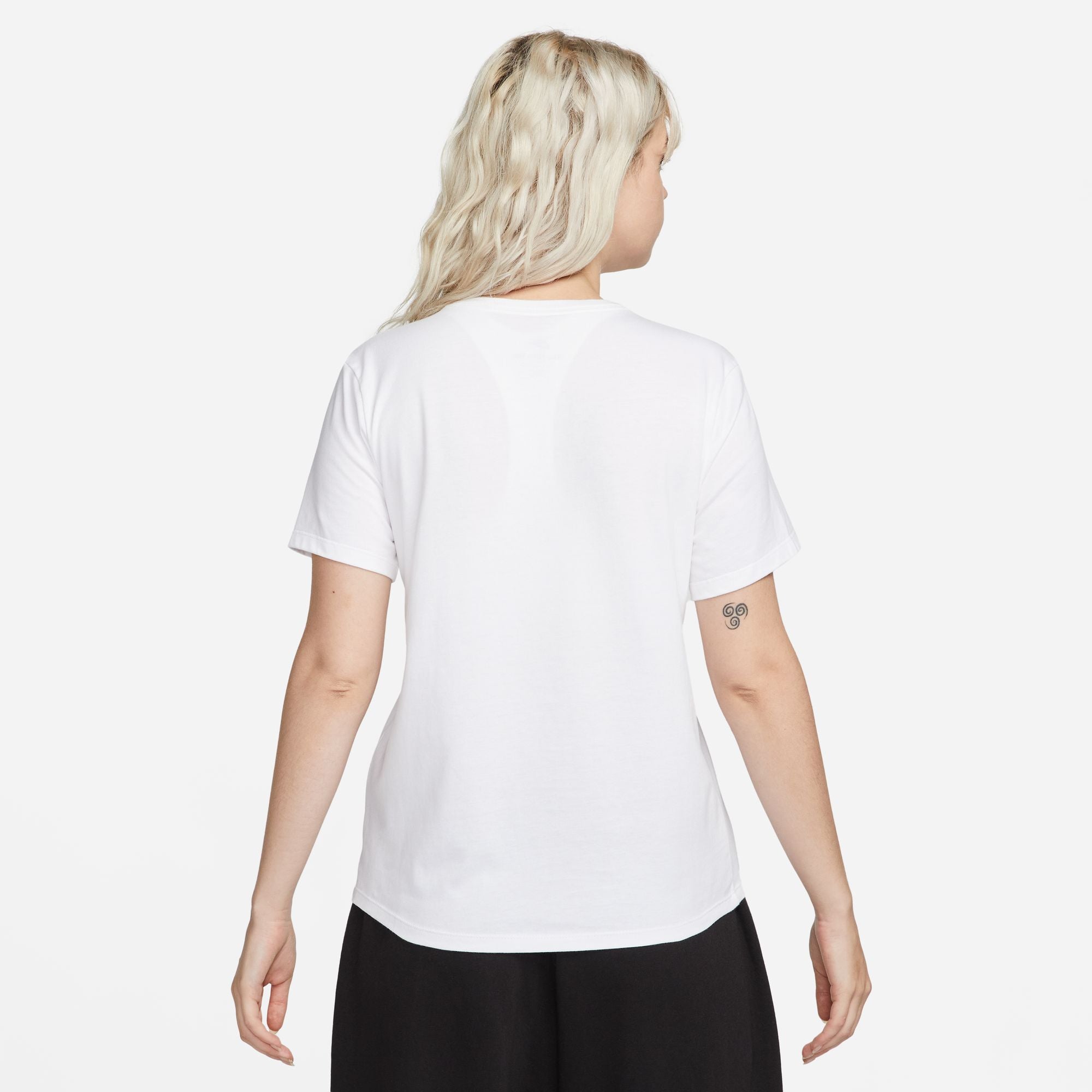 Nike Sportswear Club Essentials Womens Tee
