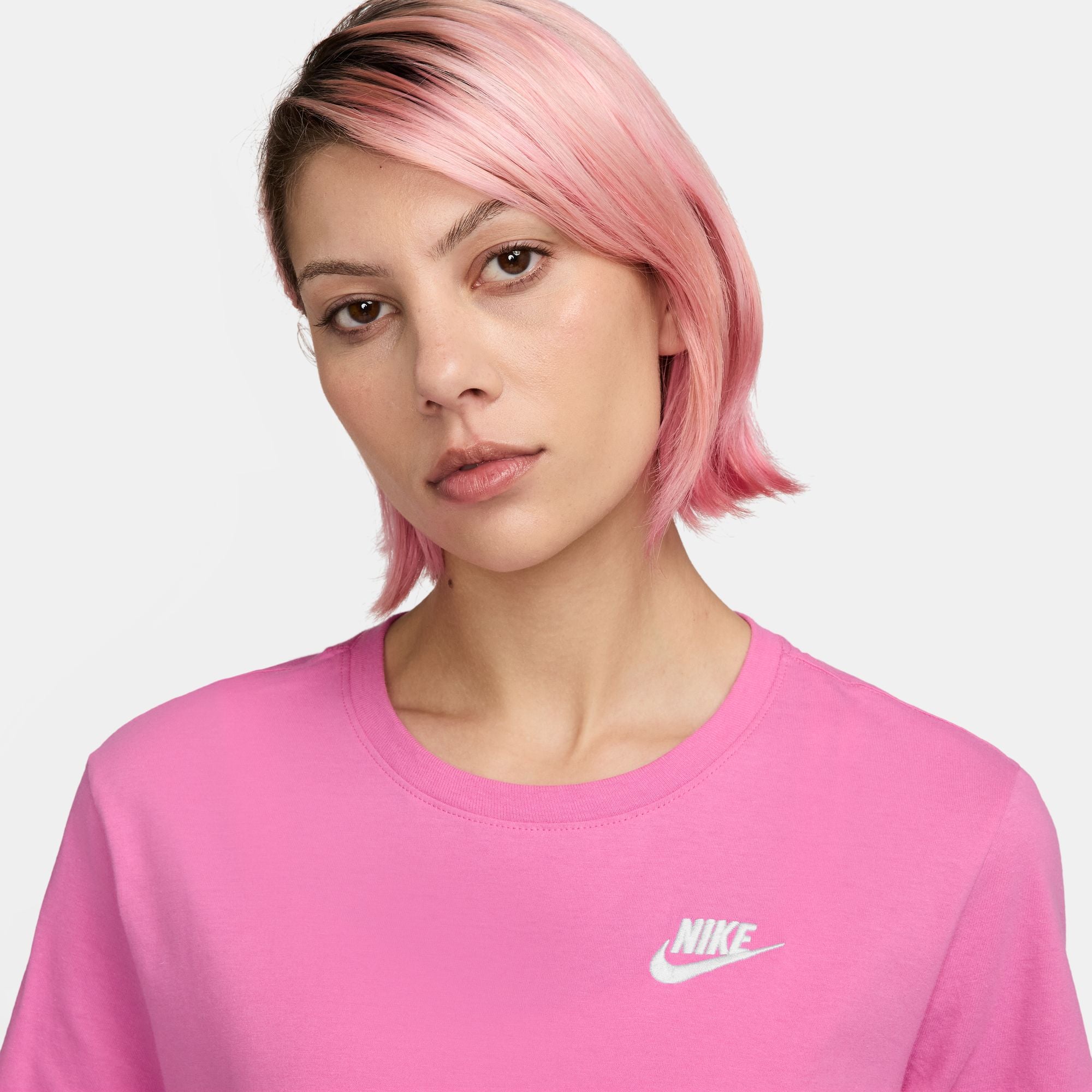 Nike Sportswear Club Essentials Womens Tee