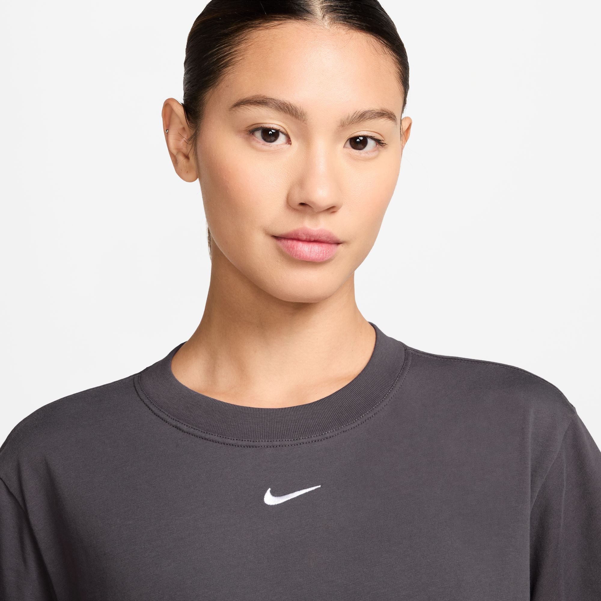 Nike Sportswear Essential Womens Tee