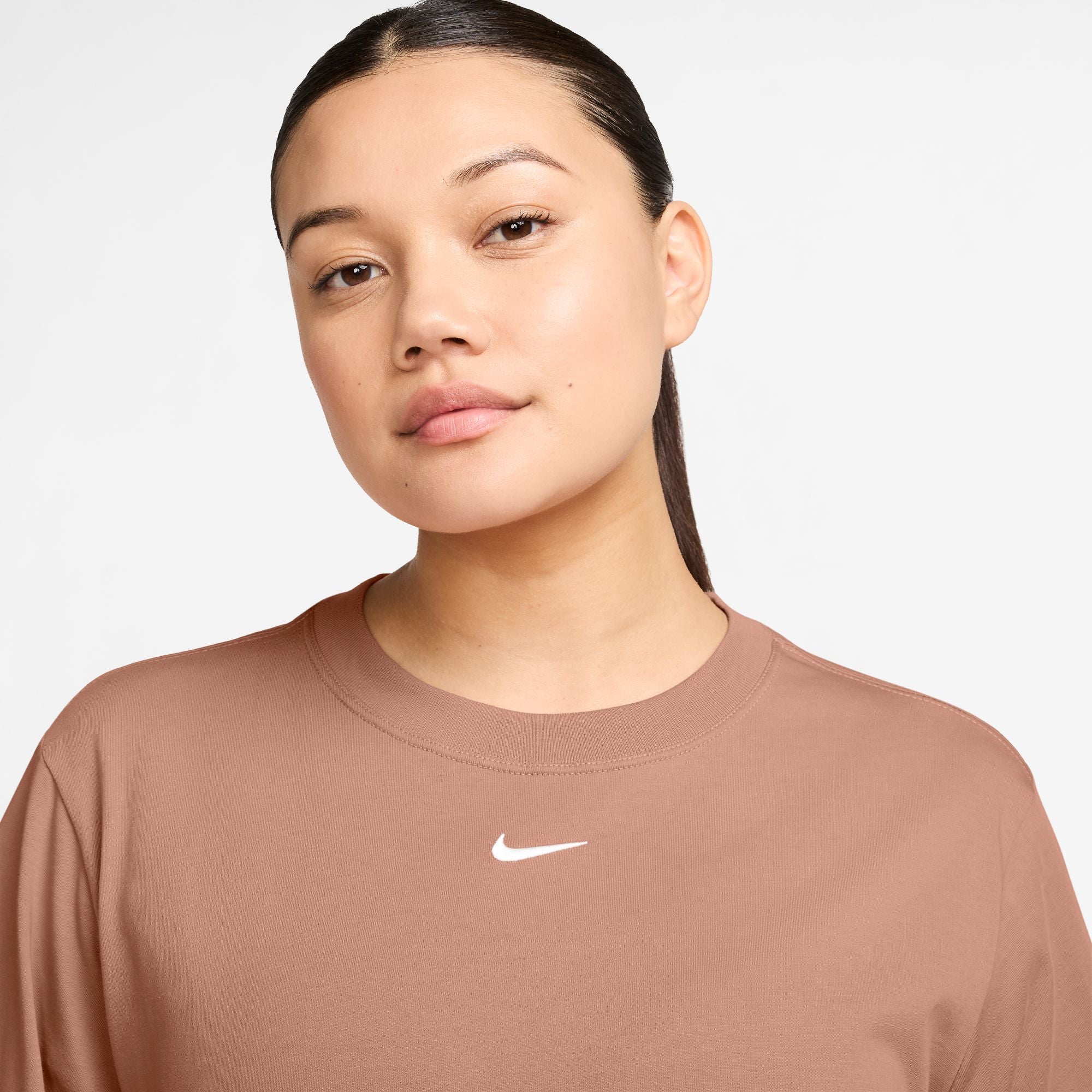 Nike Sportswear Essential Womens Tee