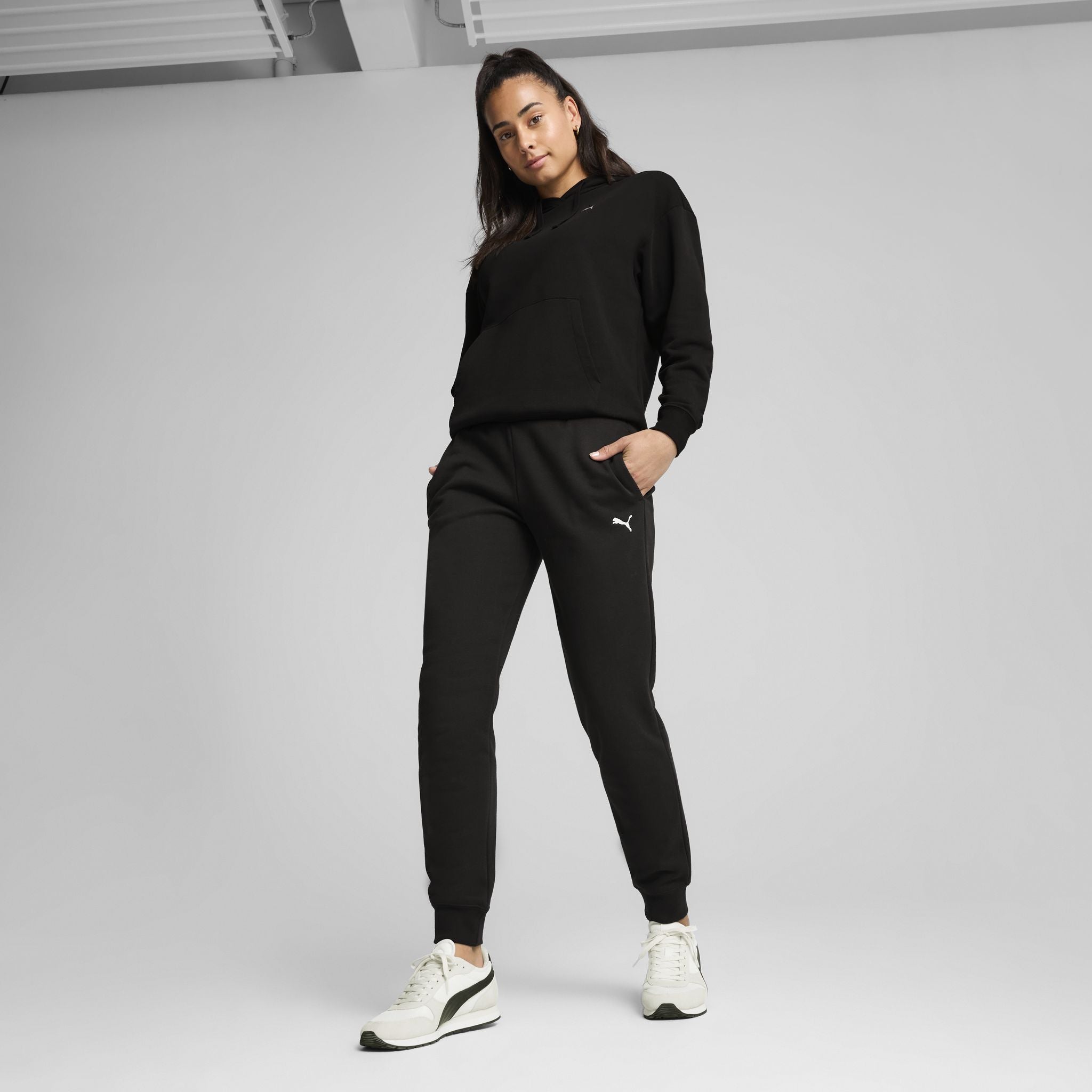 PUMA Essentials Classic Fleece Womens Sweatpants