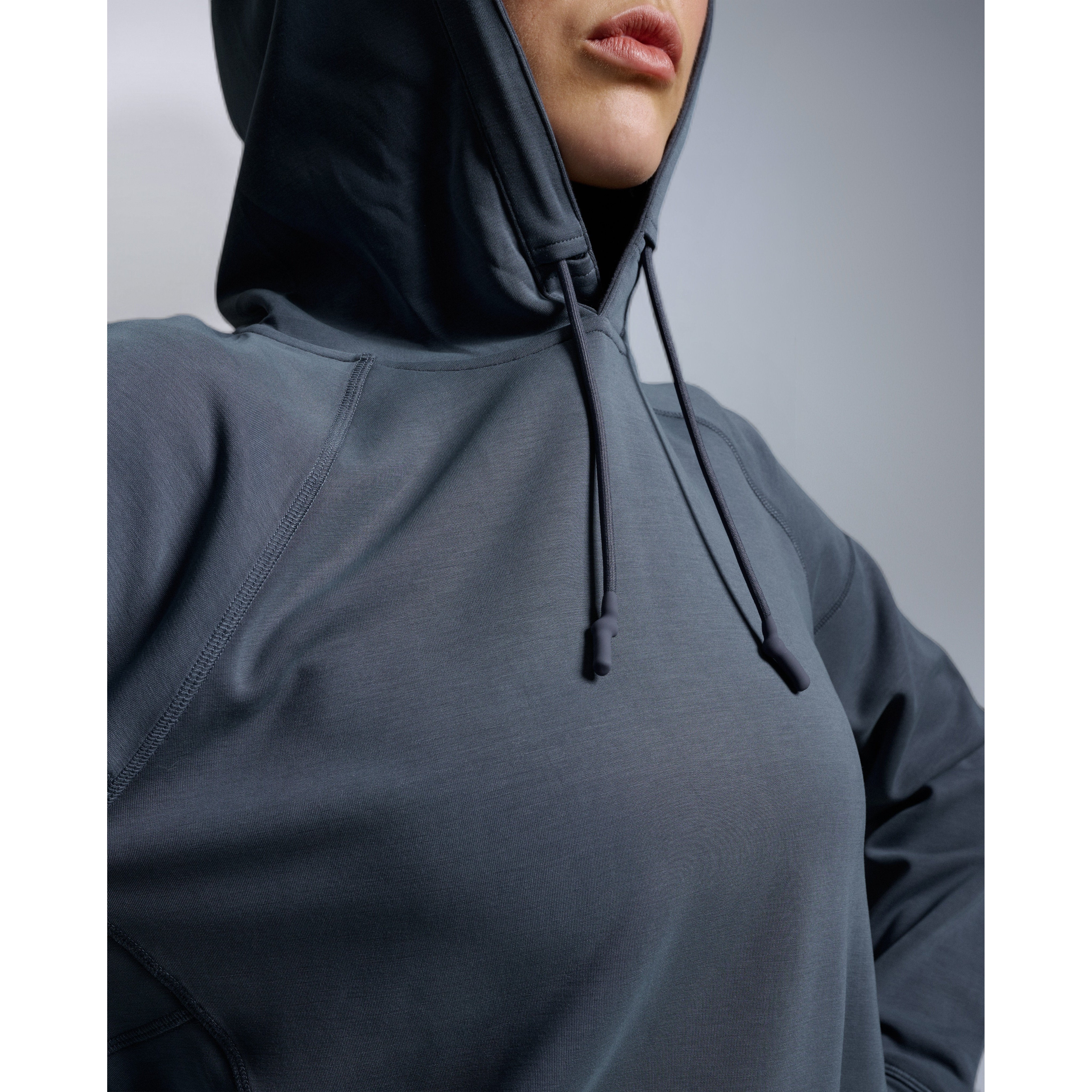 2XU Wonderluxe Sand Washed Womens Hoodie