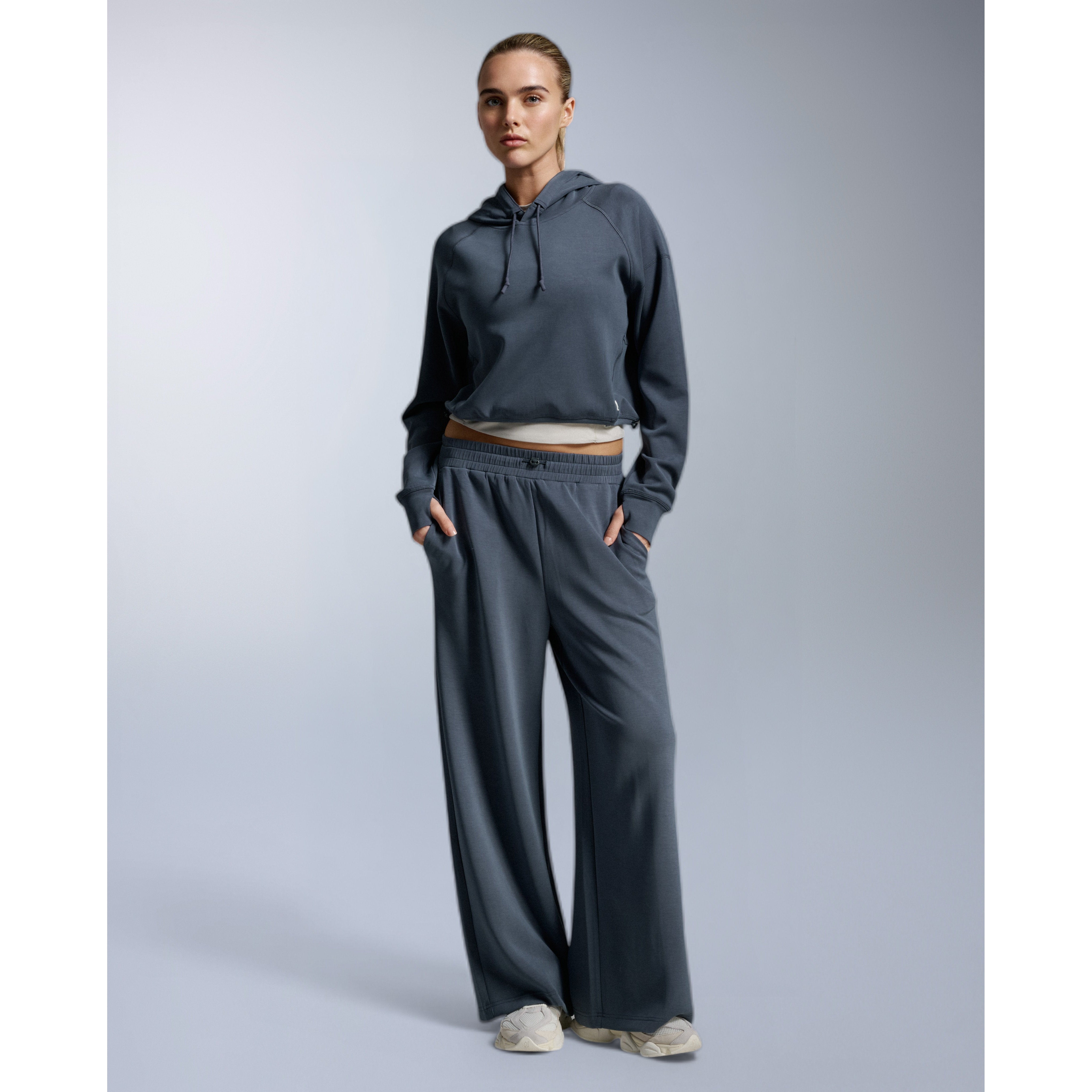 2XU Wonderluxe Sand Washed Womens Hoodie
