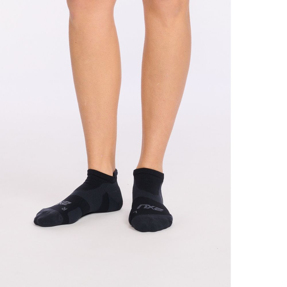 2XU Vectr Light Cushion No Show Compression Socks