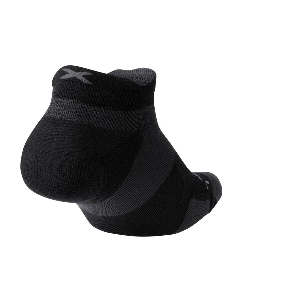 2XU Vectr Light Cushion No Show Compression Socks
