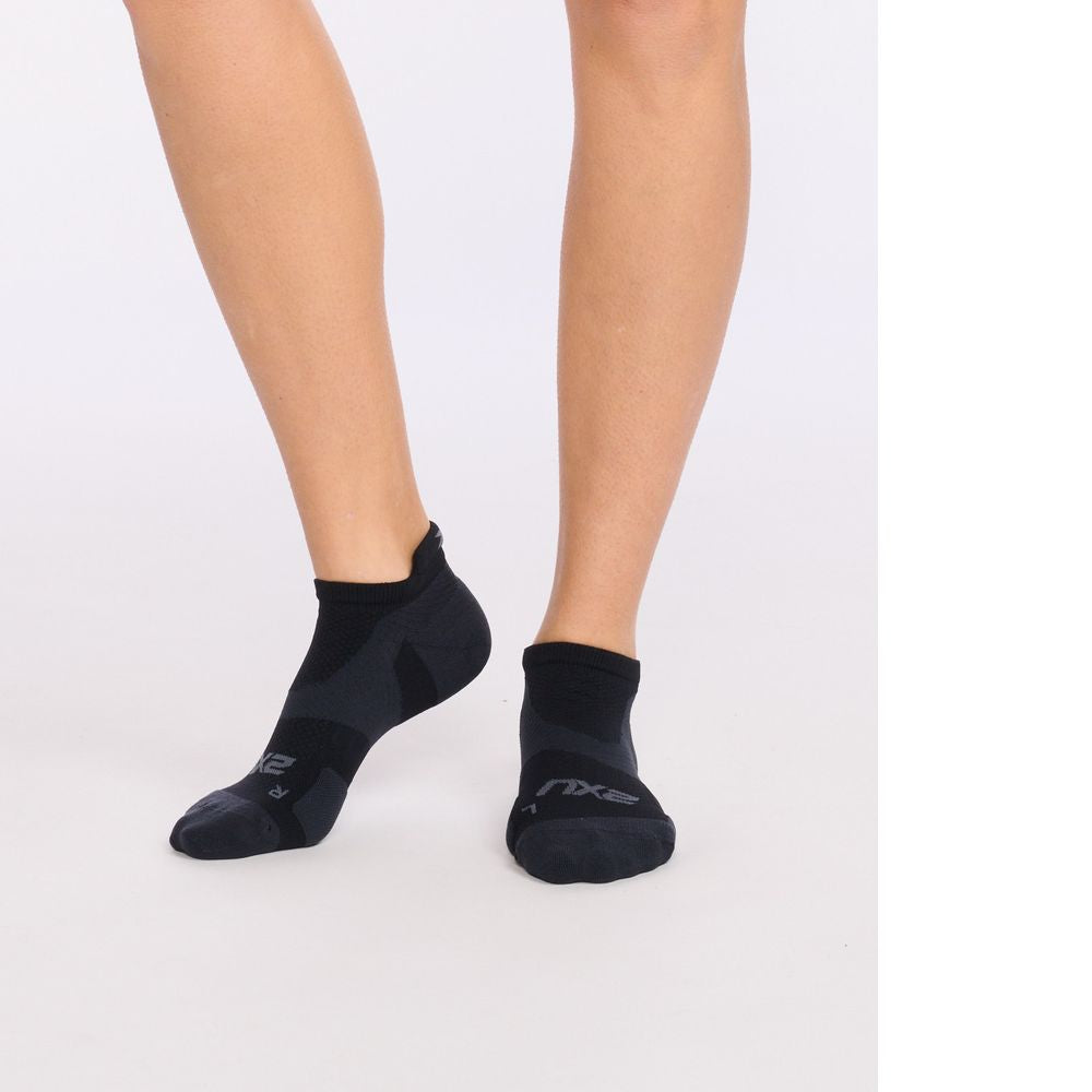 2XU Vectr Light Cushion No Show Compression Socks