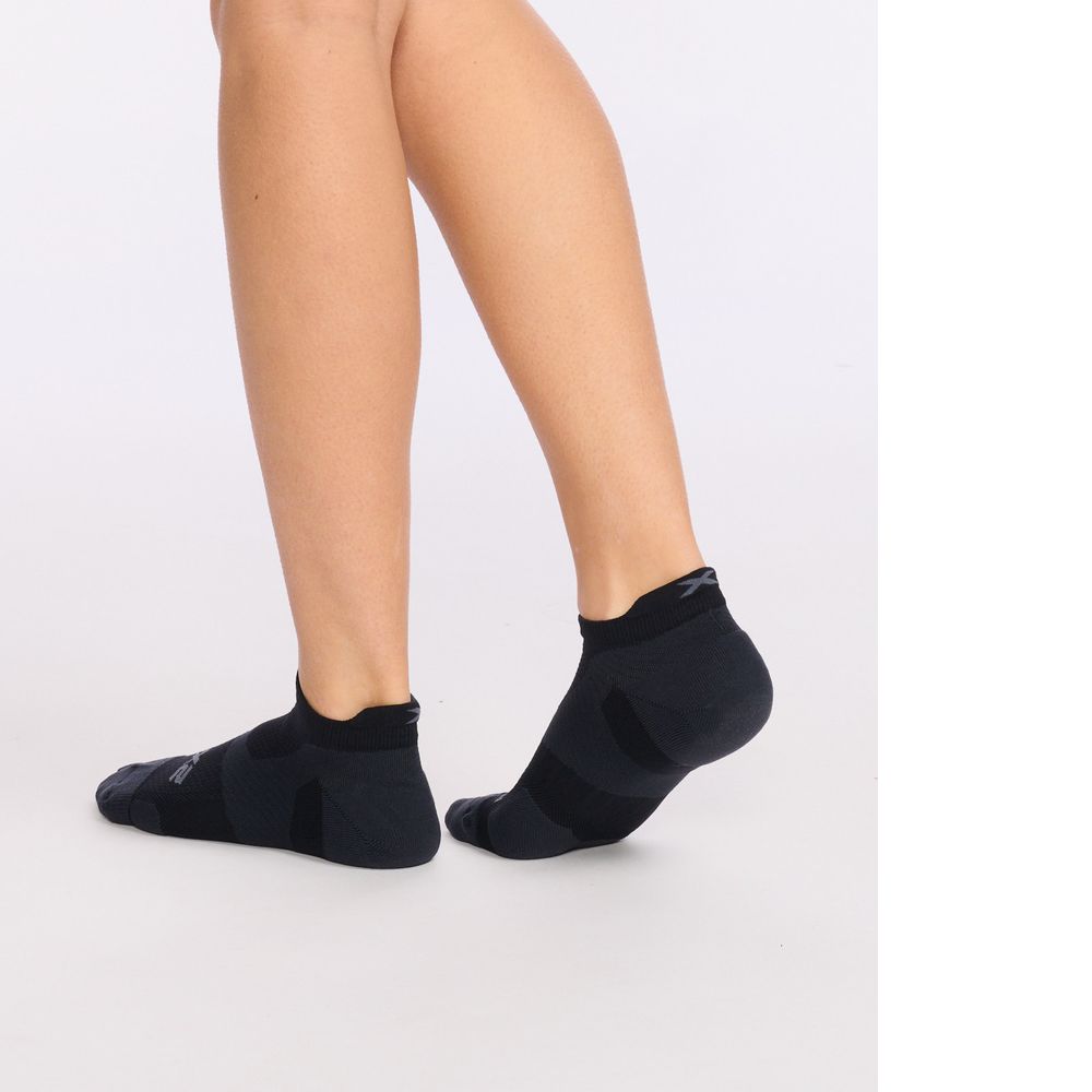 2XU Vectr Light Cushion No Show Compression Socks